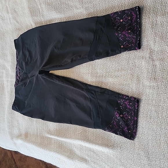 Fitness capris - Picture 1 of 3